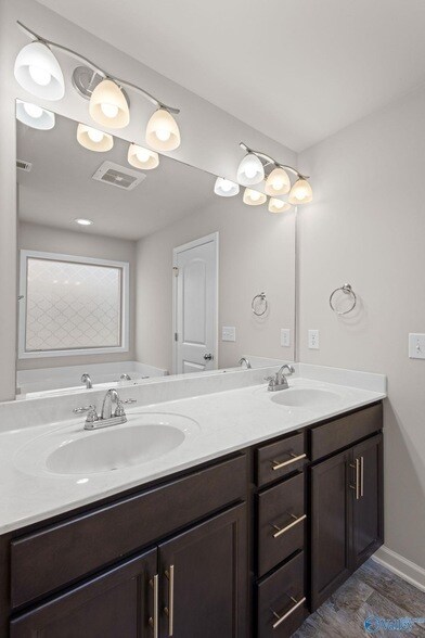 Foto del edificio - 338 Fenrose Dr