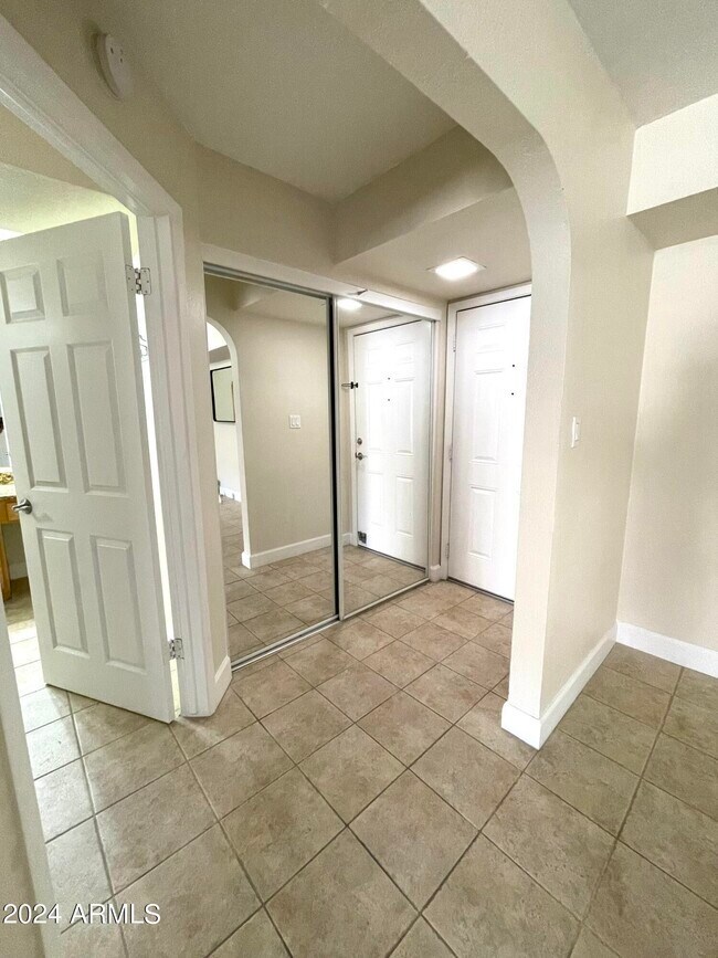 Foto del edificio - 3825 E Camelback Rd