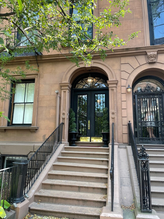 Building Photo - 105 Beacon St