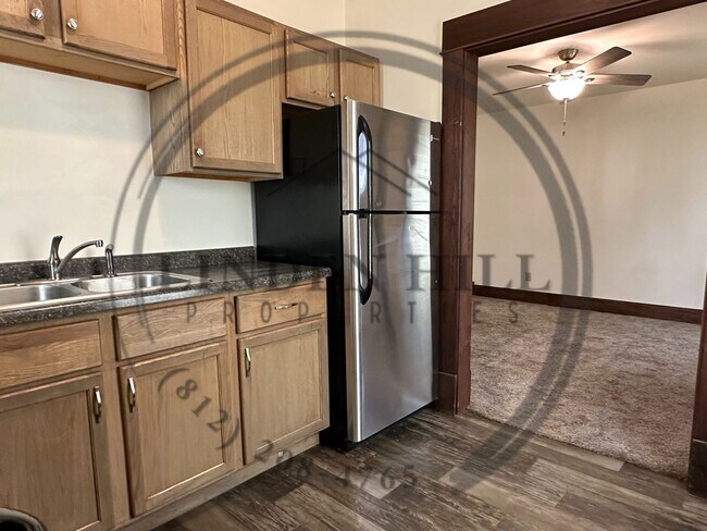 Building Photo - One Bedroom Apartment - All Utilities Paid