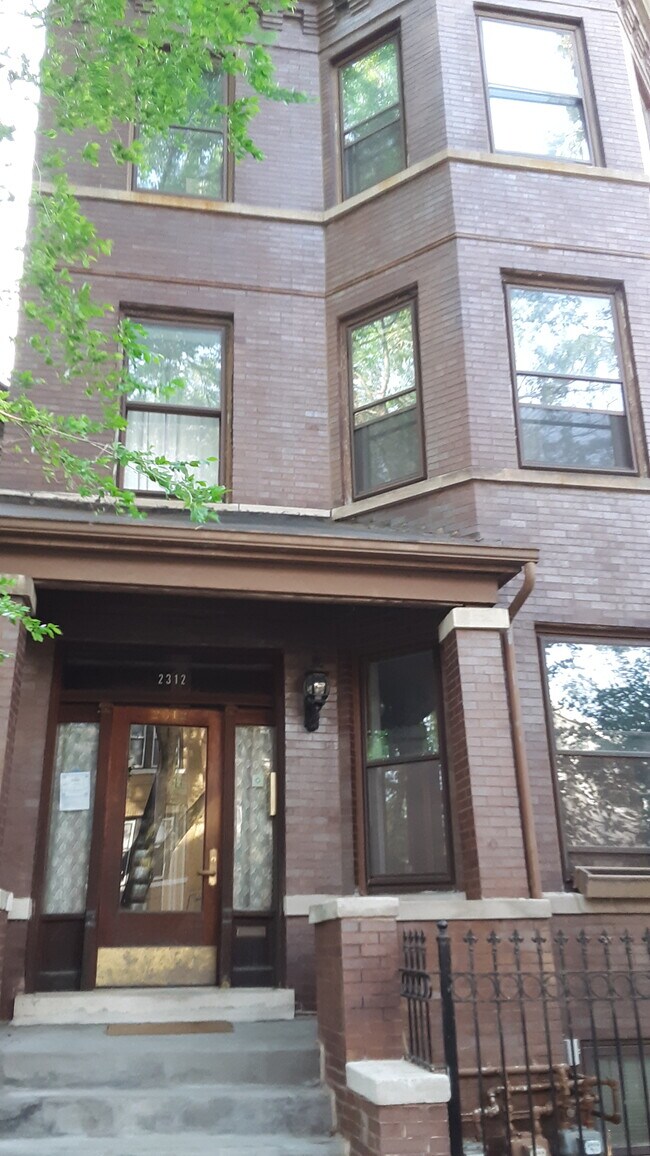 Foto del edificio - 2312 N Greenview Ave