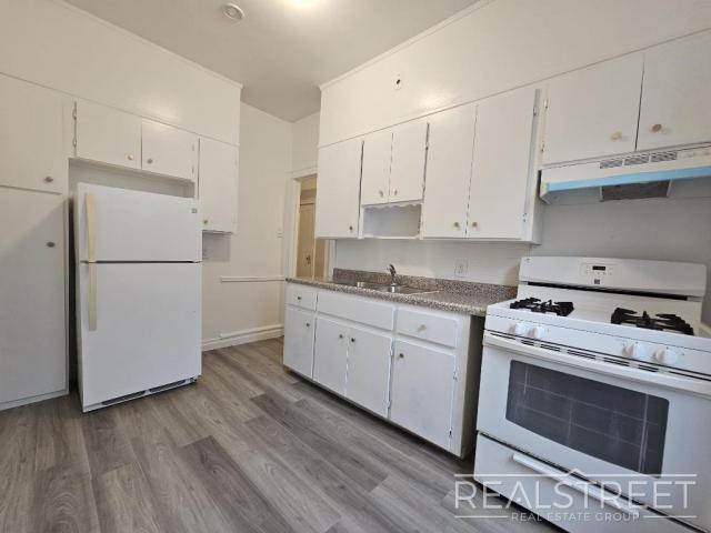 Foto del edificio - 2 bedroom in BROOKLYN NY 11203