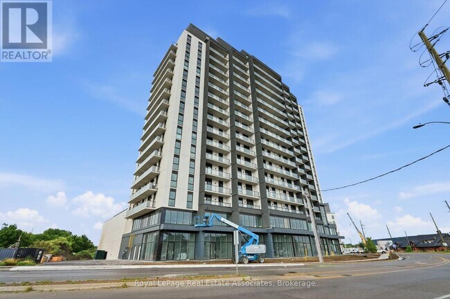 Building Photo - 33 Erie Ave