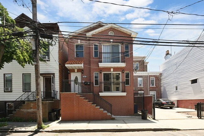 Foto del edificio - 43 Manhattan Ave