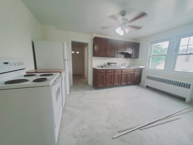 Building Photo - 15 Robin St