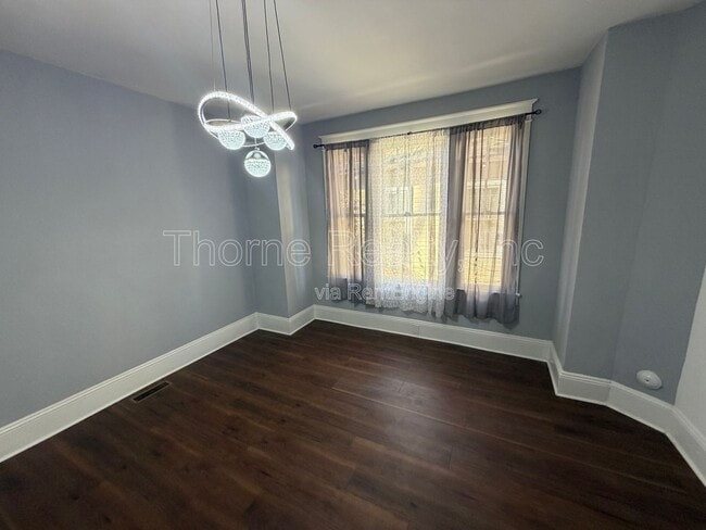 Building Photo - 835 Sunset Ave