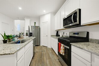 Building Photo - 31207 Heddington Ln