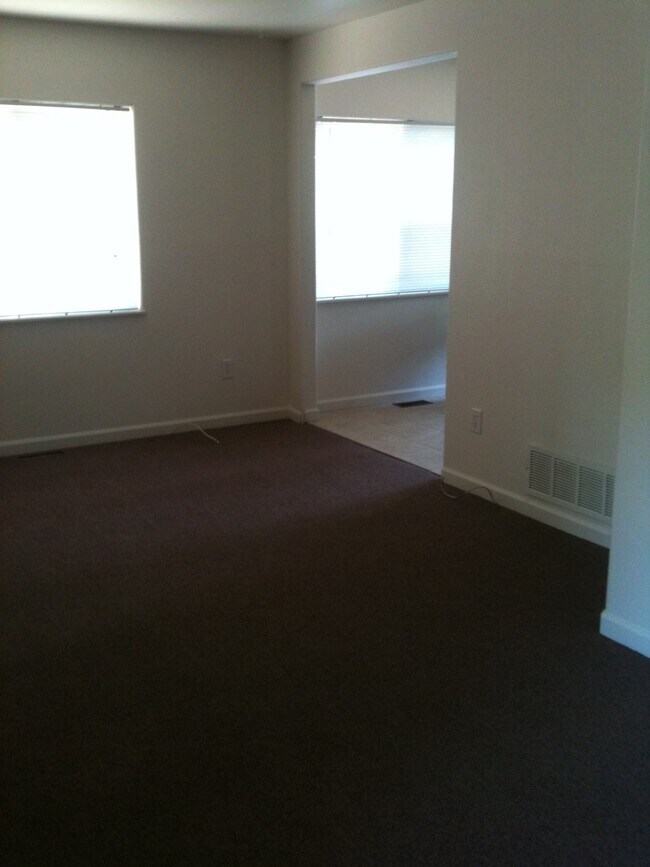 Foto del edificio - 252 W Jefferson Ave