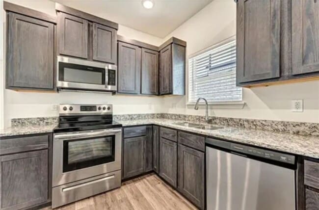 Building Photo - 872 S Benchmark Ln