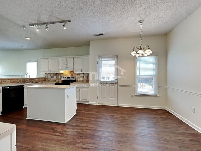 Building Photo - 3300 Kemper Court