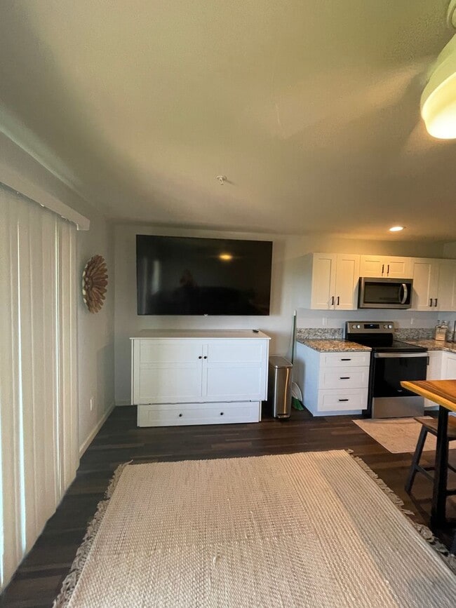 Building Photo - Pailolo Place Furnished One Bedroom