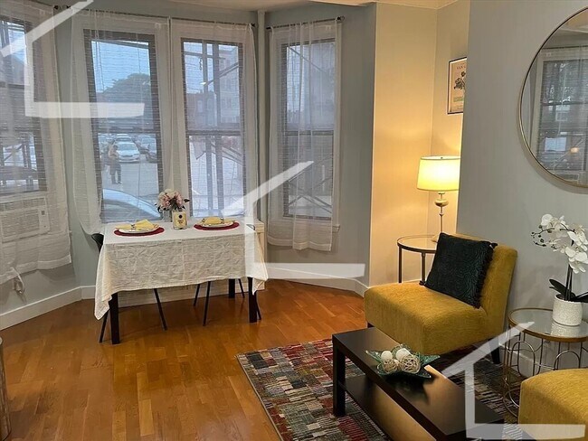 Foto del edificio - Sunny one bedroom no fee