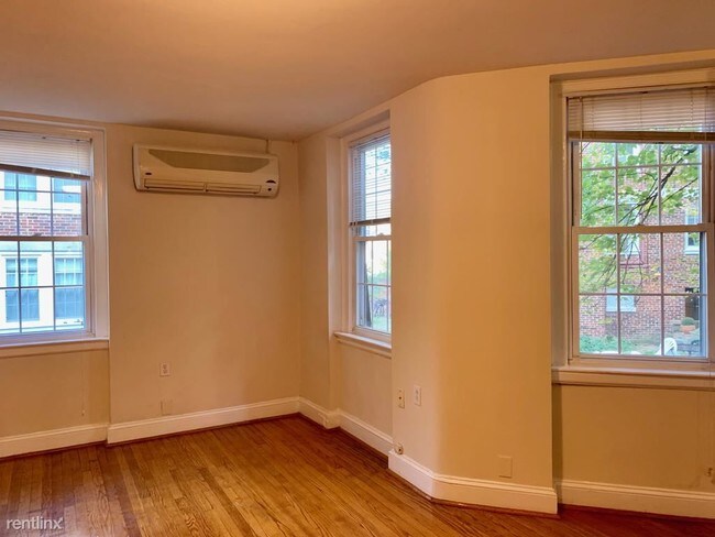 Foto del edificio - 2760 Devonshire Pl NW