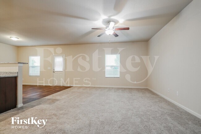 Foto del edificio - 323 Darling Ln