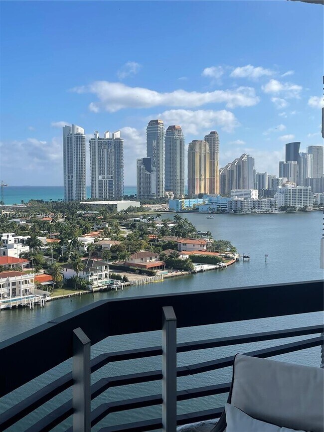 Foto del edificio - 19101 NE 36th Pl