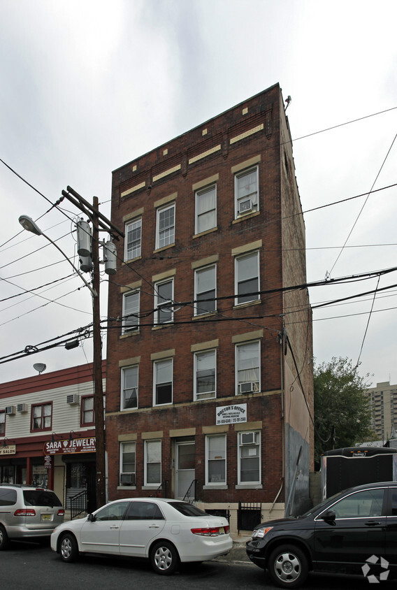 Primary Photo - 10 Liberty Ave