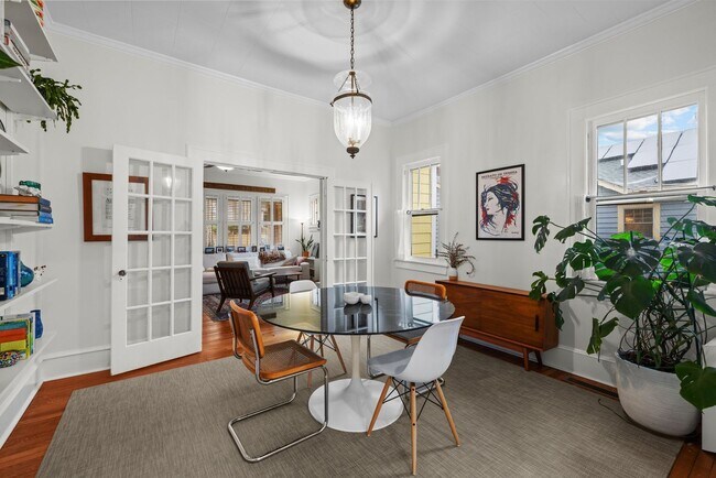 Foto del edificio - Vintage charm with Updated Amenities - Gor...