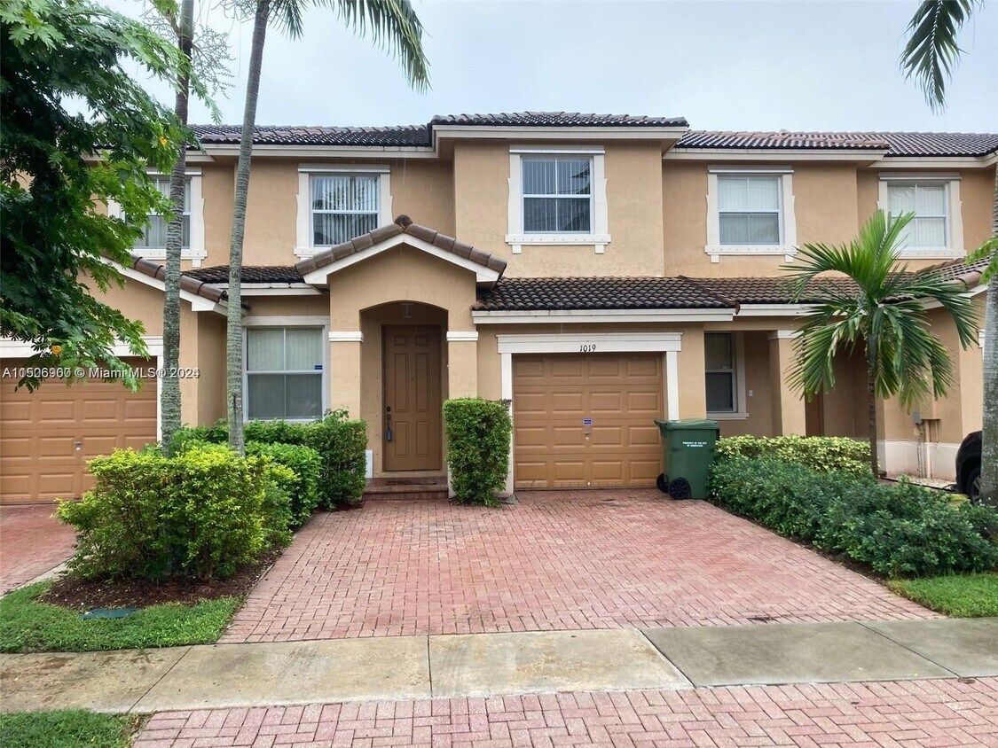 1019 NE 41st Pl, Homestead, FL 33033 Townhome Rentals in Homestead FL