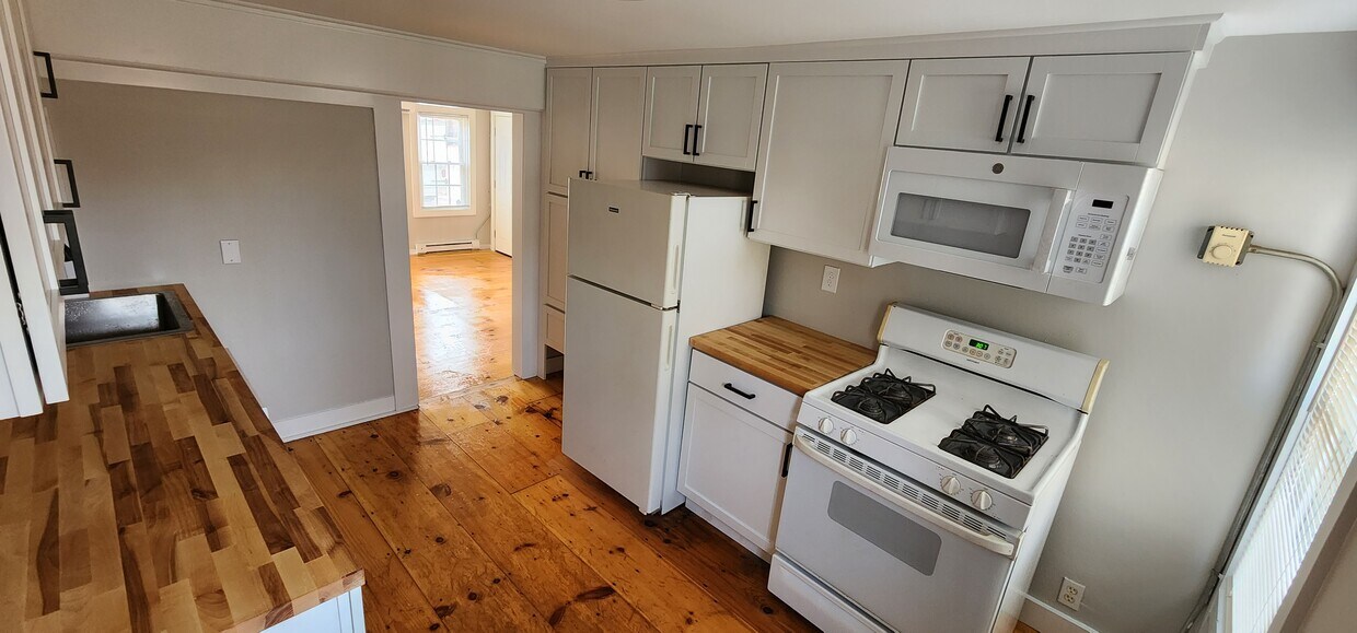 527 Ten Rod Rd Unit B, North Kingstown, RI 02852 527 Ten Rod Rd North