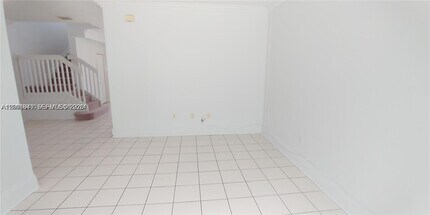 Building Photo - 1528 SE 24th Ct