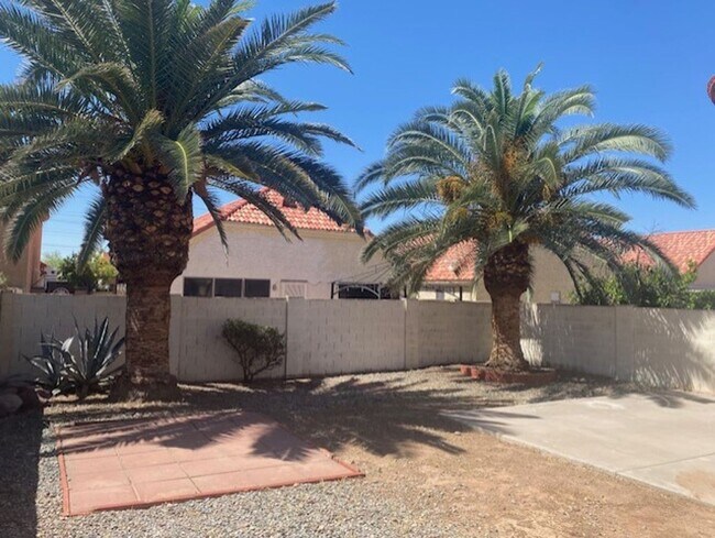 Foto del edificio - Gilbert home with community pool.