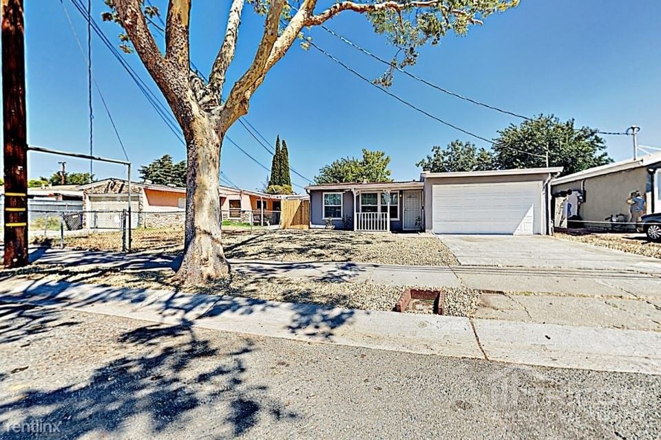 Primary Photo - 3329 Karen Way
