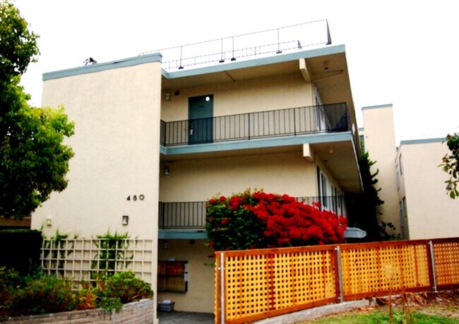 Building Photo - 480 Crescent St