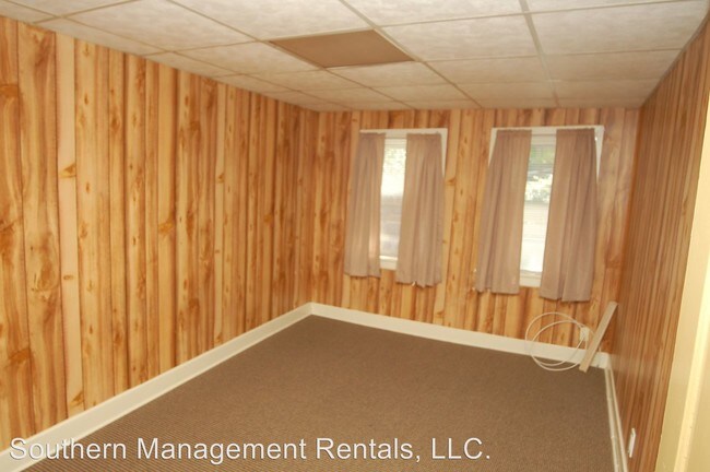 Building Photo - 2 br, 1 bath House - 126 S. Main St.