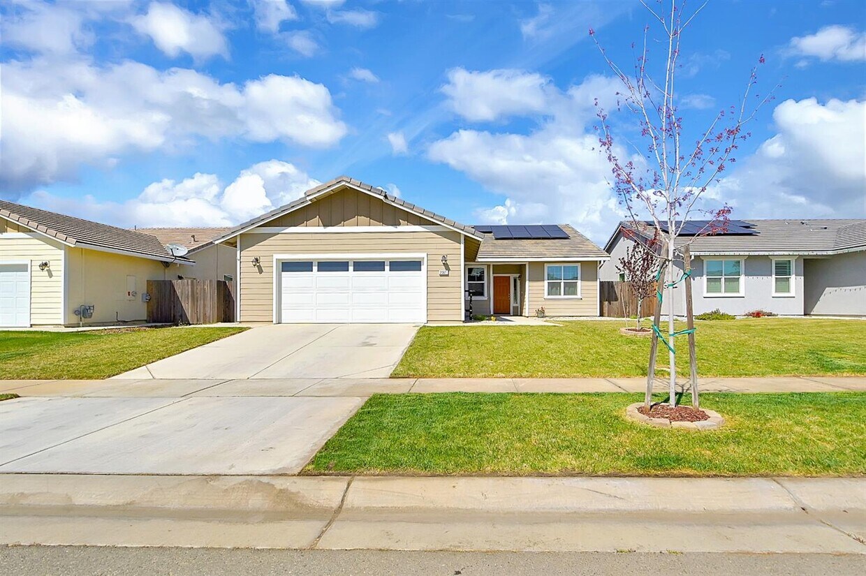 Foto principal - 2061 River Wood Dr
