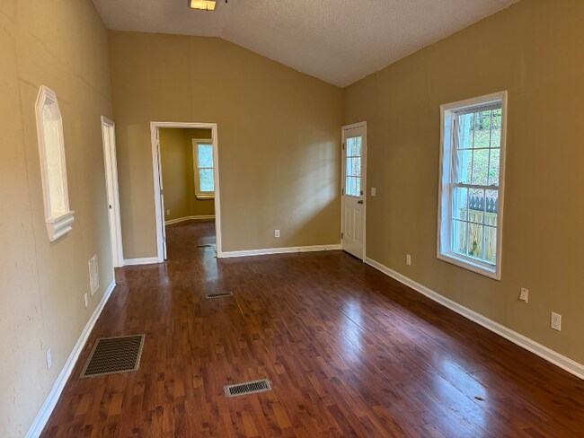 Foto del edificio - 3504 Fly Rd