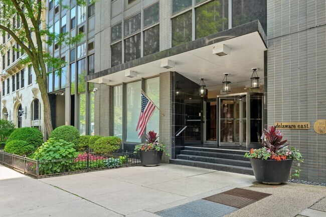 Foto del edificio - 253 E Delaware Pl