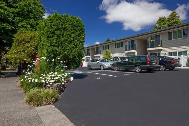 Irvington Flat with Timeless Classic Charm! - Irvington Flat with Timeless Classic Charm! Apartment