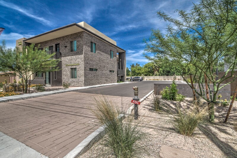 Foto principal - 1037 S Farmer Ave
