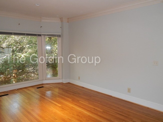 Building Photo - 920 Manchester Pl in Sandy Springs