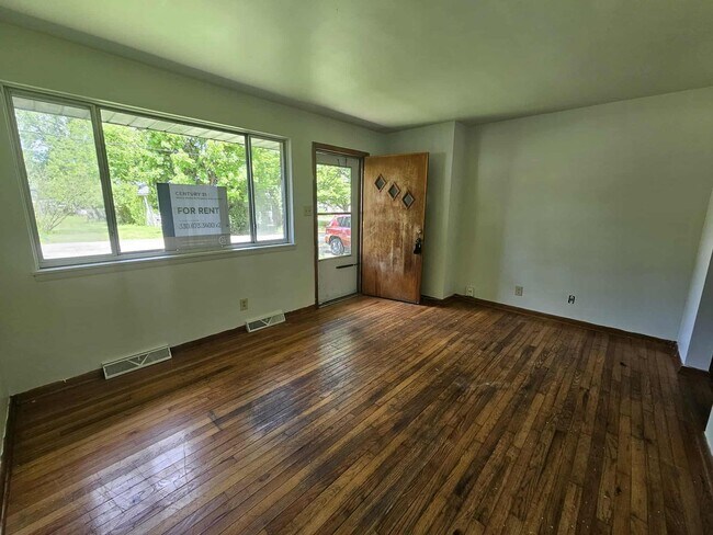 Foto del edificio - 2 Bedroom 1 Bath Duplex Kent Ohio 44240