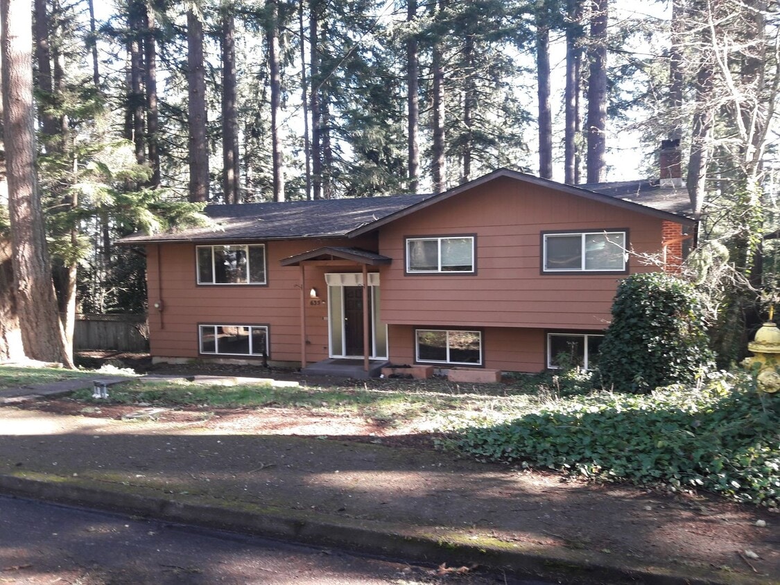 Primary Photo - 4 Bedroom 3 Bathroom South Hills home Near...