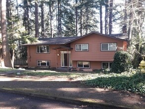 Building Photo - 635 Kingswood Ave
