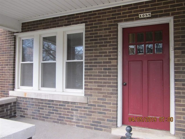Building Photo - 1088 Beaconsfield Ave
