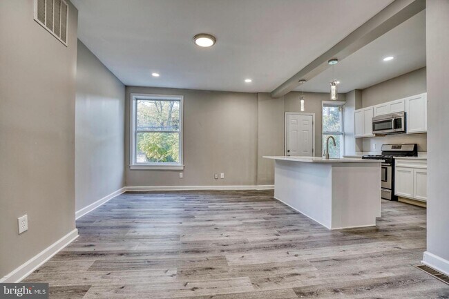 Foto del edificio - 2650 Oswego Ave