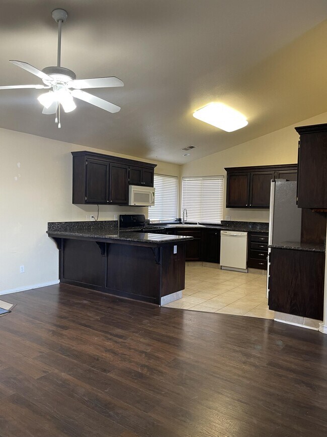 Foto del edificio - 8849 Glade Ave