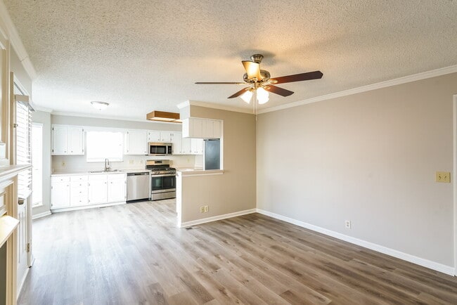 Building Photo - 905 Traceton Ct