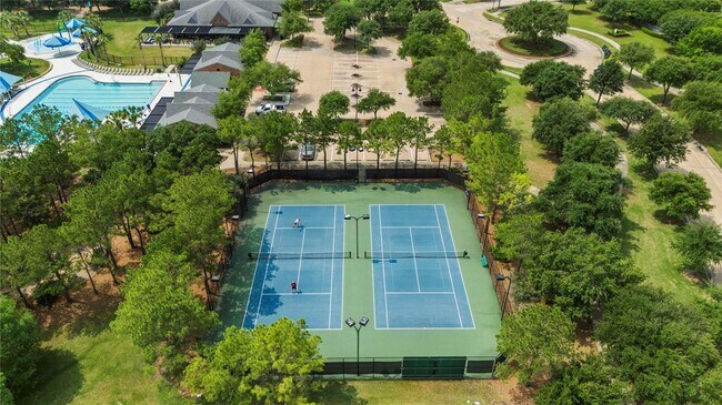 Foto del edificio - 16923 Lumberton Dr