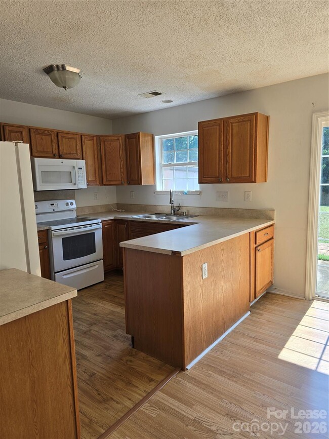 Building Photo - 3073 Parade Ln SW