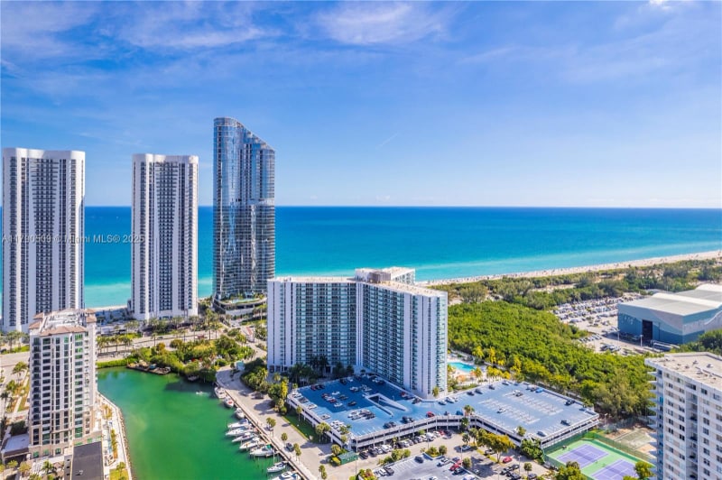 Photo - 100 Bayview Dr (Sunny Isles Beach, FL)