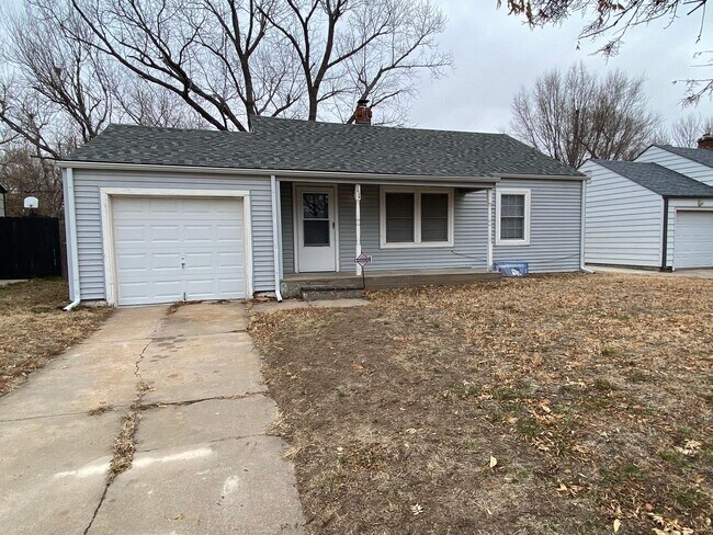 Building Photo - NICE Clean Home with Basement, Fenced Yard...