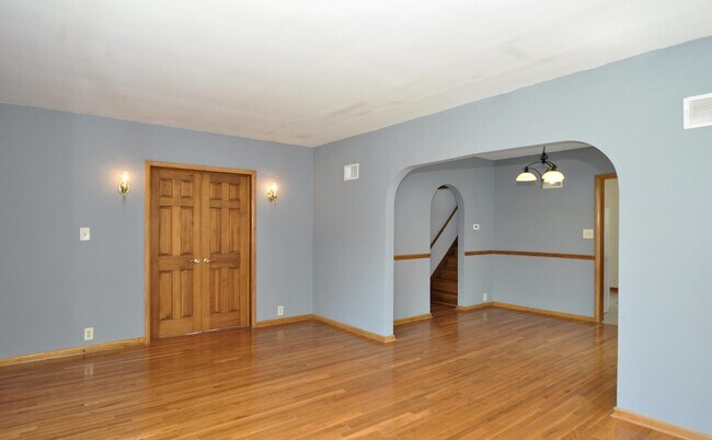 Building Photo - 6212 N Willow Glen Ln