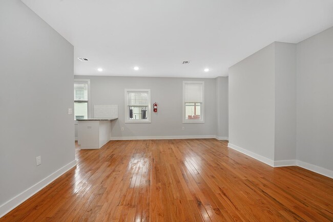 Building Photo - 509 New York Ave