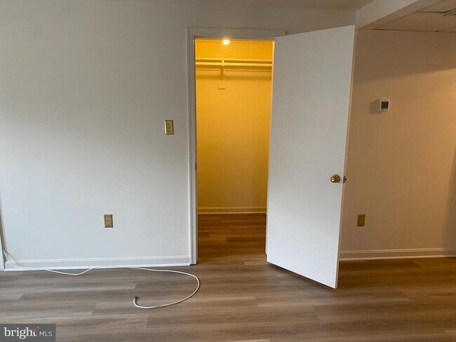 Foto del edificio - 1816 Queens Ln