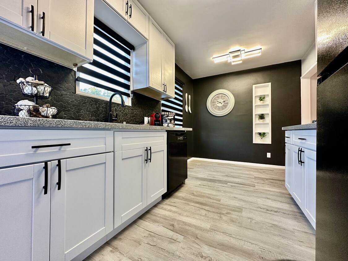 kitchen / dining - 1220 N Cordova St