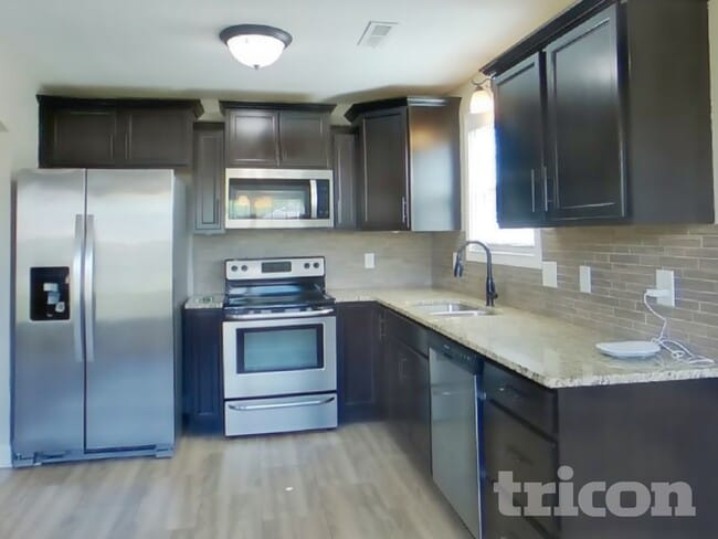 Foto del edificio - 1041 Charles Thomas Dr